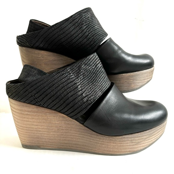 COCLICO Shoes - Coclico Harlen Wedge Platform Clogs Leather Wooden Shoes Black Size 6/36